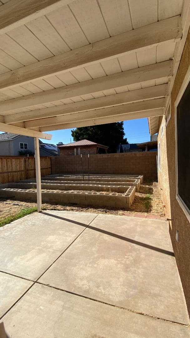 PALMDALE House: 37228 WATERMAN AVENUE