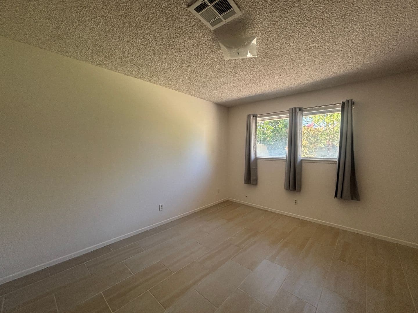 LANCASTER House: 2615 WEST AVENUE J-8