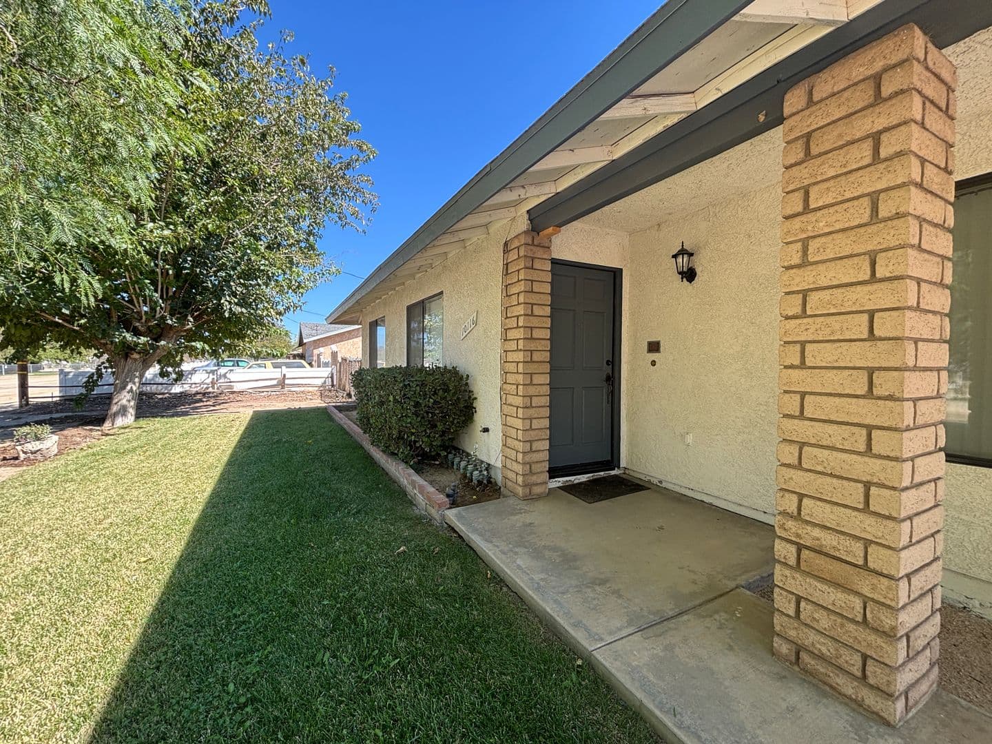 LITTLEROCK House: 10116 EAST AVENUE S-2