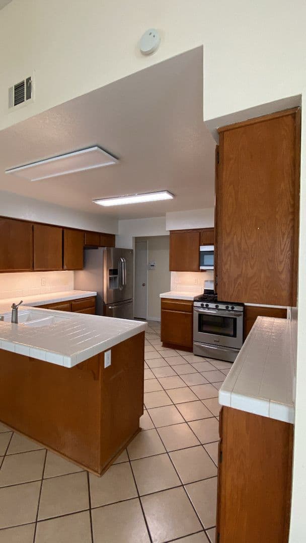 PALMDALE House: 37228 WATERMAN AVENUE