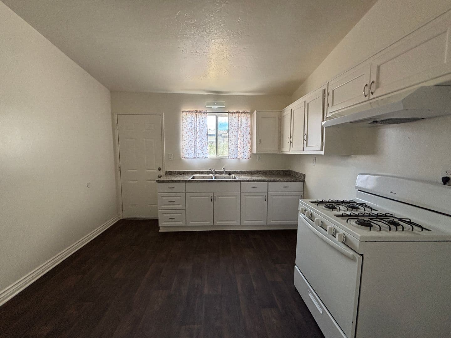 LANCASTER House: 45503 CEDAR AVENUE