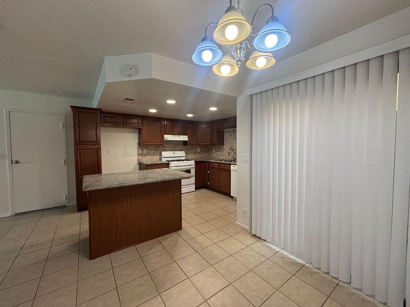 LANCASTER Apartment: 1747 WEST AVENUE J-15