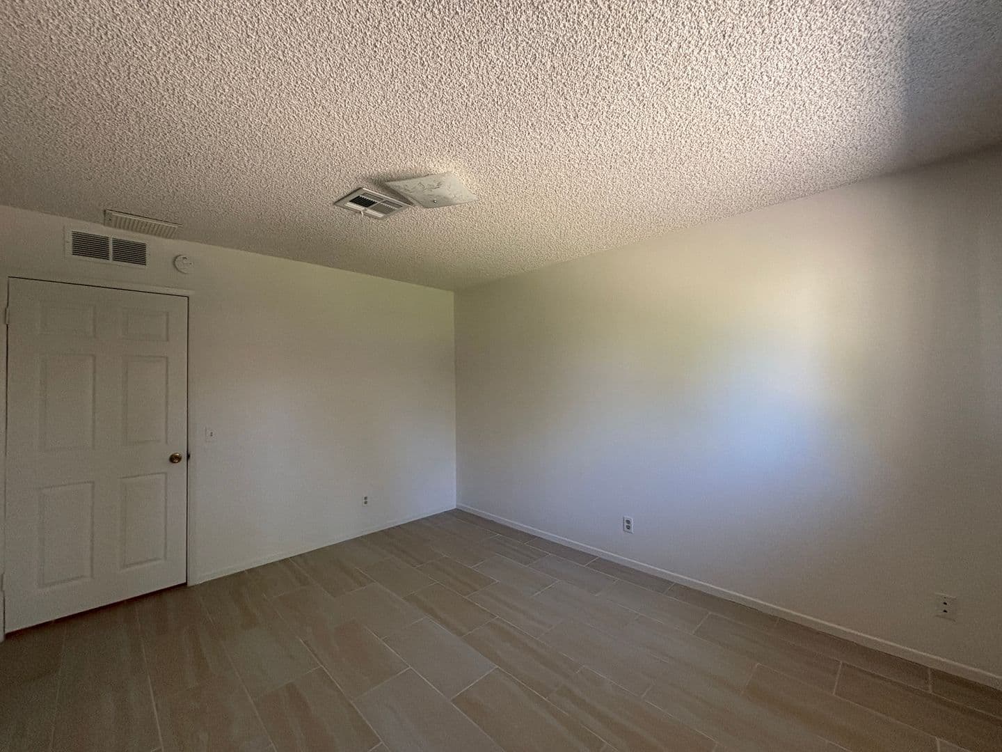 LANCASTER House: 2615 WEST AVENUE J-8