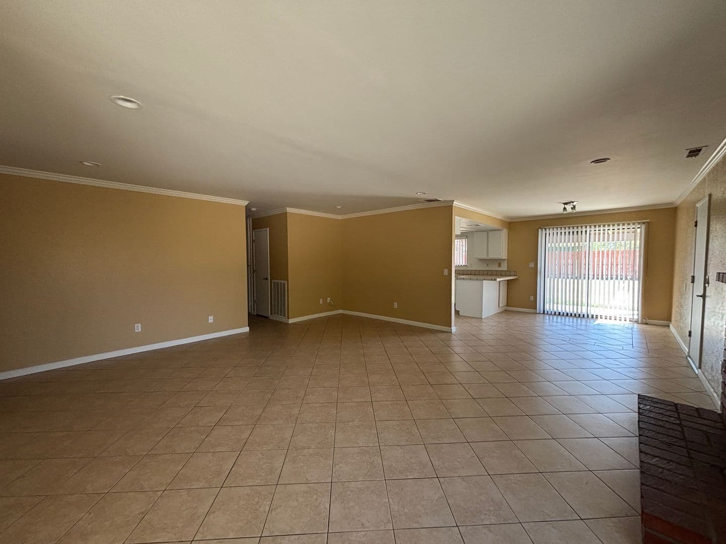 LITTLEROCK House: 10116 EAST AVENUE S-2