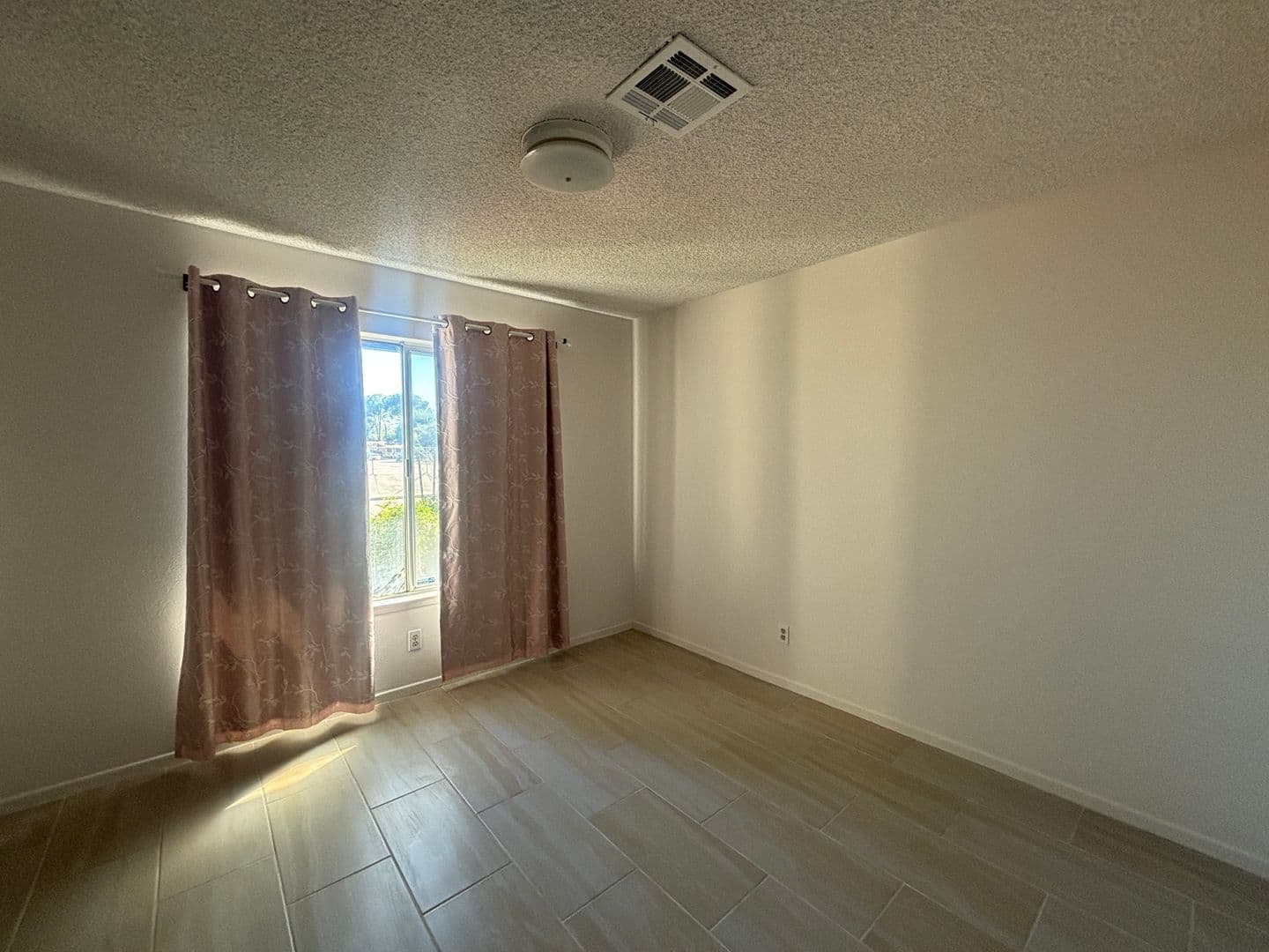 LANCASTER House: 2615 WEST AVENUE J-8