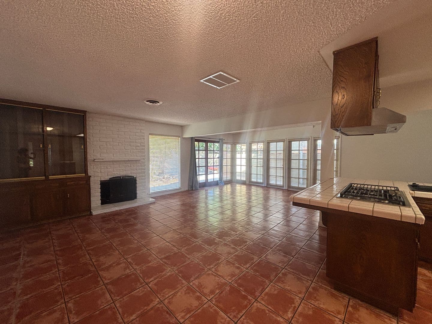 LANCASTER House: 2615 WEST AVENUE J-8