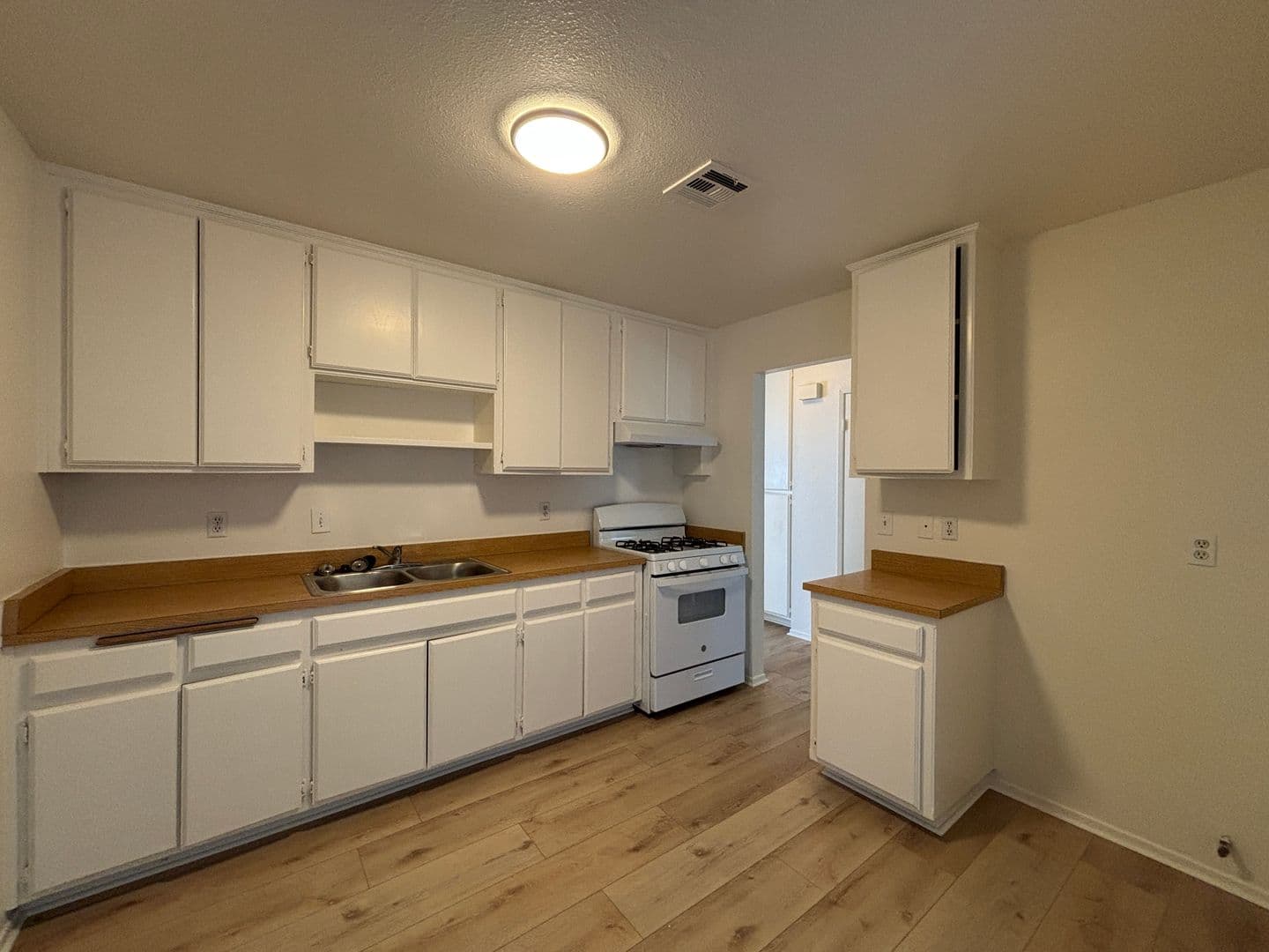 LITTLEROCK Apartment: 8723/23.5/31/31.5 EAST AVENUE U-6