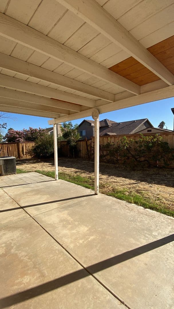 PALMDALE House: 37228 WATERMAN AVENUE