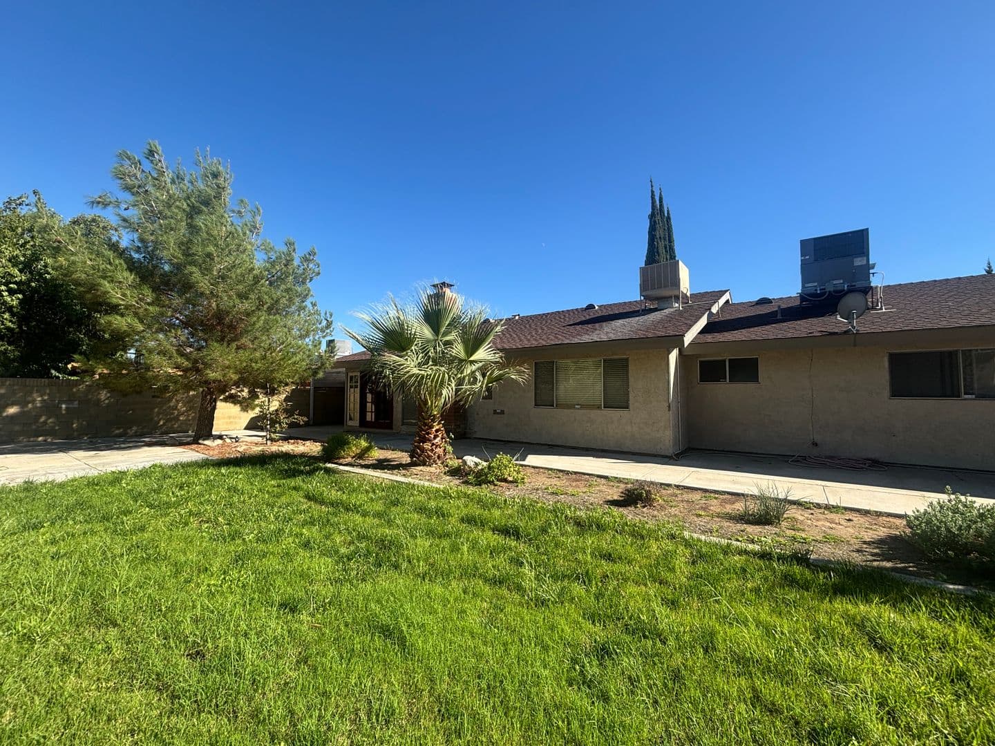 LANCASTER House: 2615 WEST AVENUE J-8