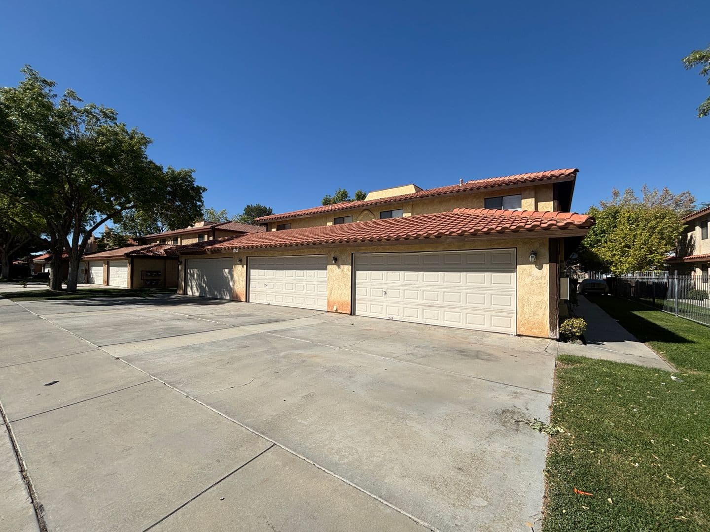 LANCASTER Apartment: 1747 WEST AVENUE J-15