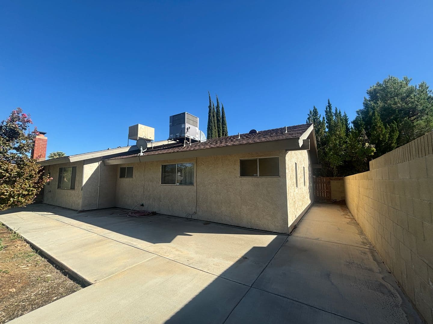 LANCASTER House: 2615 WEST AVENUE J-8