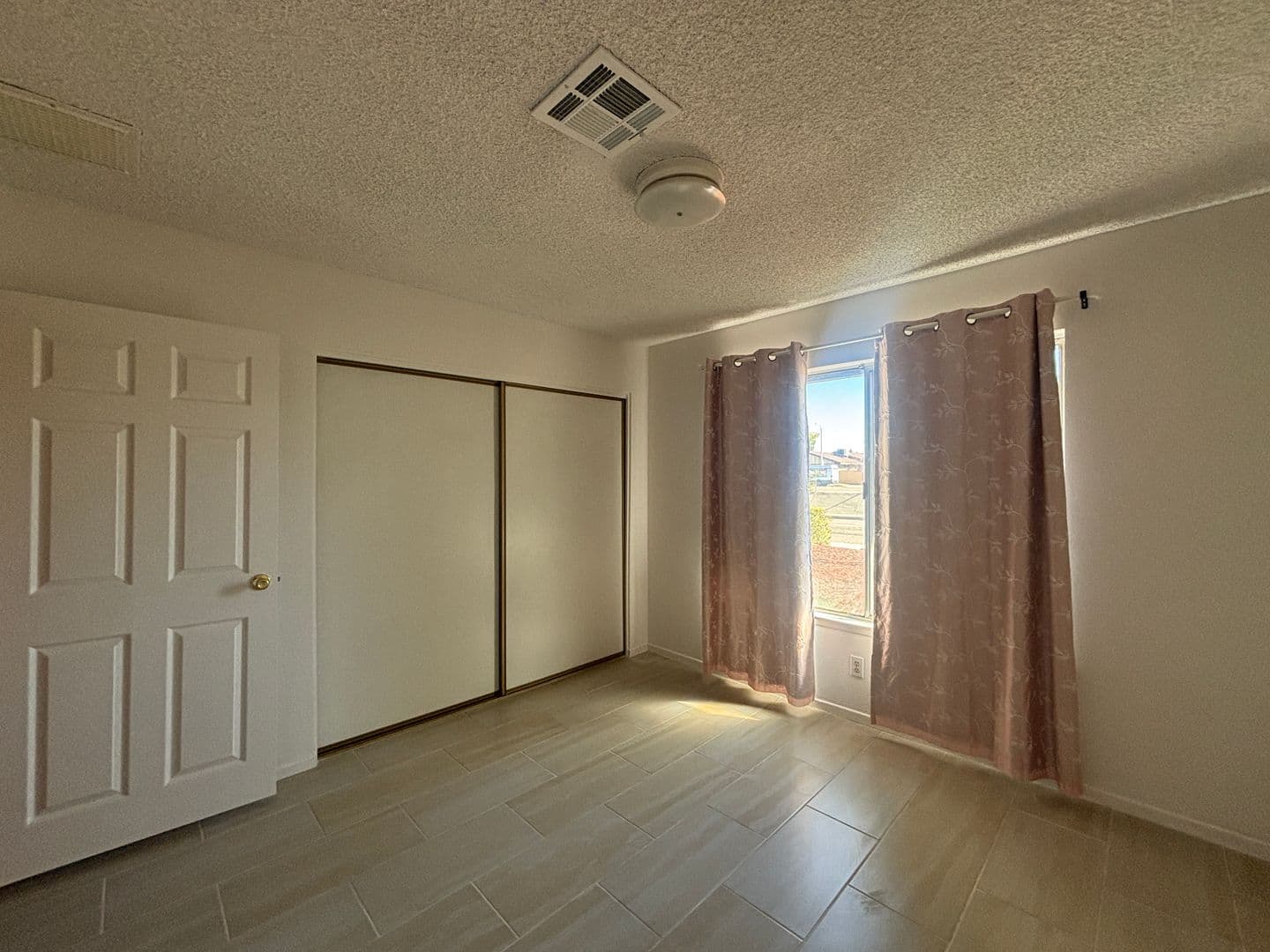 LANCASTER House: 2615 WEST AVENUE J-8