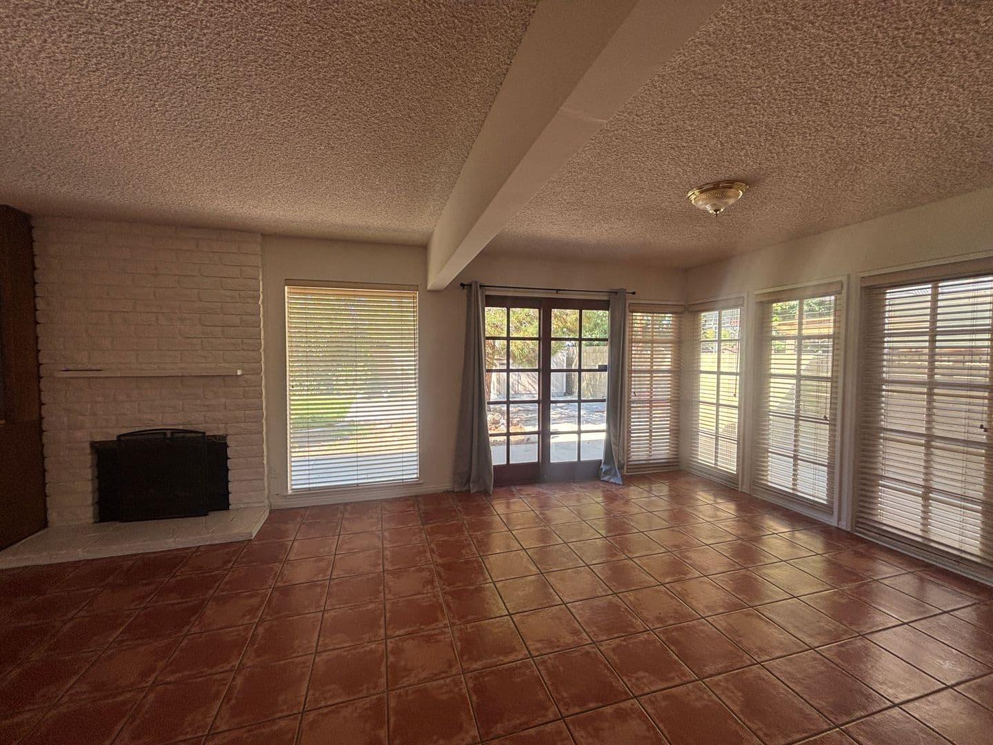 LANCASTER House: 2615 WEST AVENUE J-8