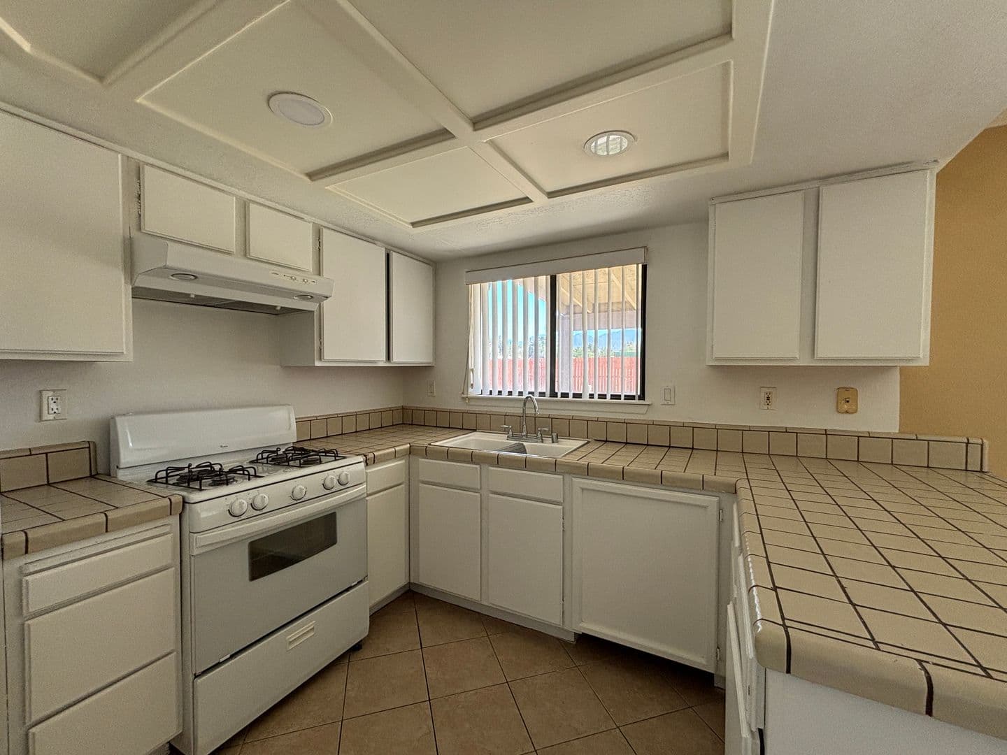 LITTLEROCK House: 10116 EAST AVENUE S-2