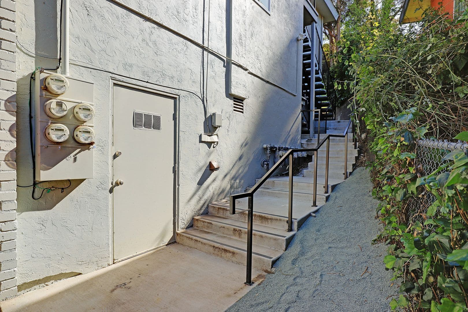 Oakland Apartment: 3554 Pierson Street