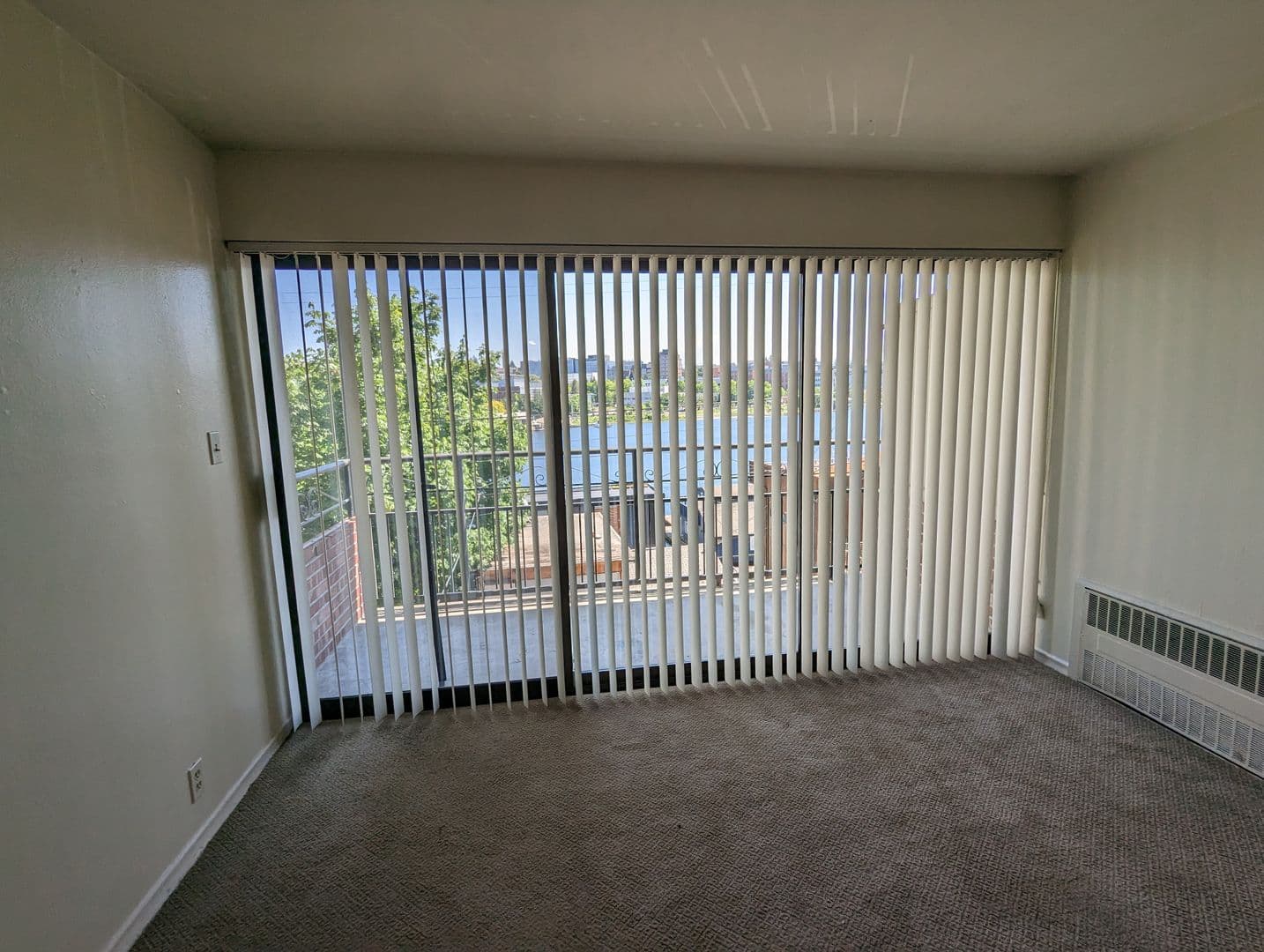Seattle Apartment: 3240 Fuhrman Ave E