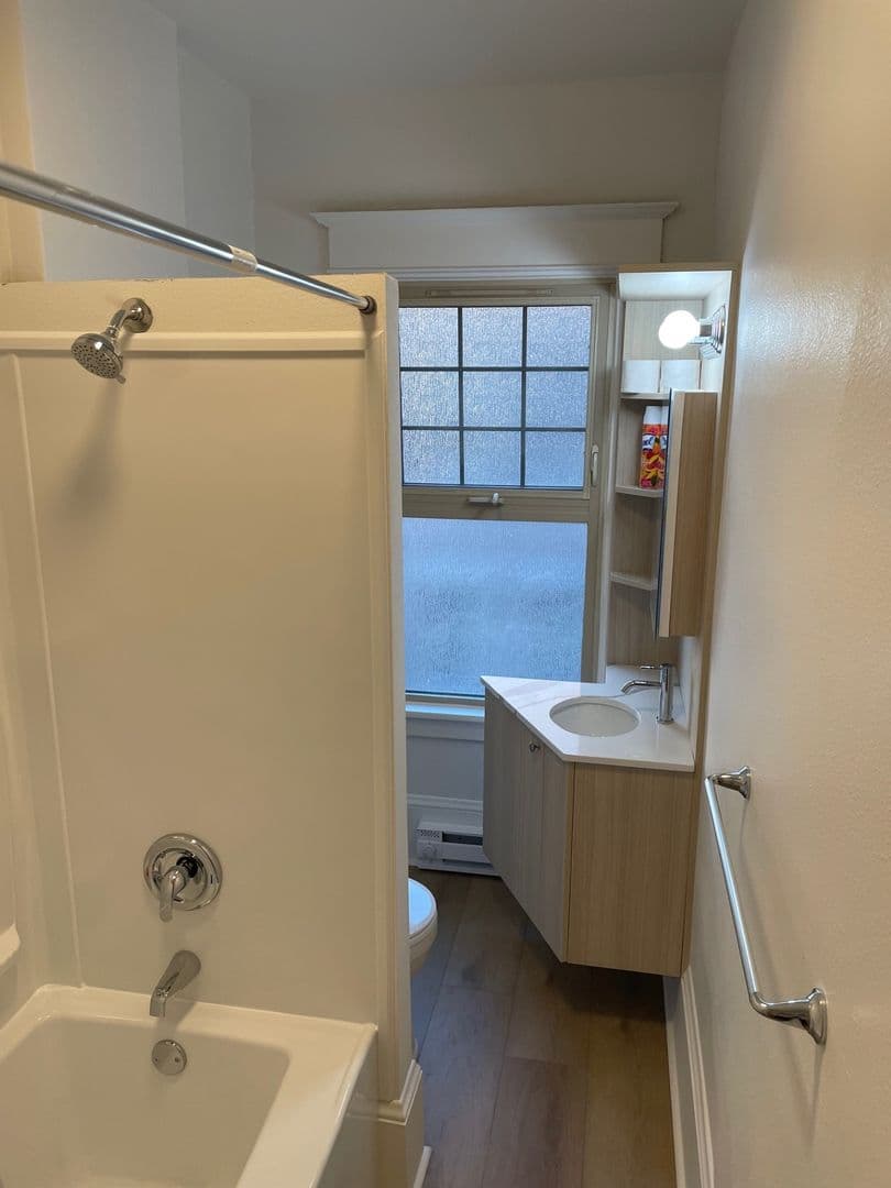Seattle Apartment: 25 West Roy