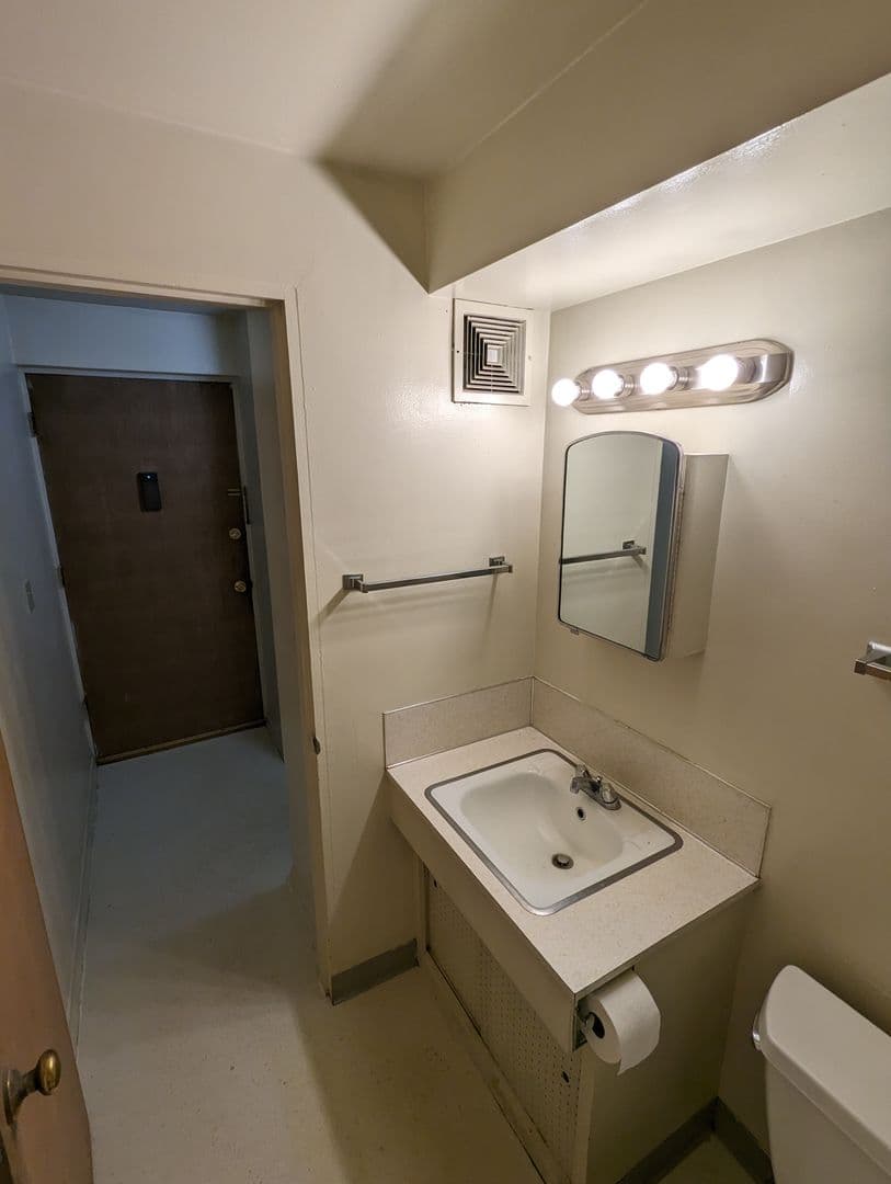 Seattle Apartment: 3240 Fuhrman Ave E