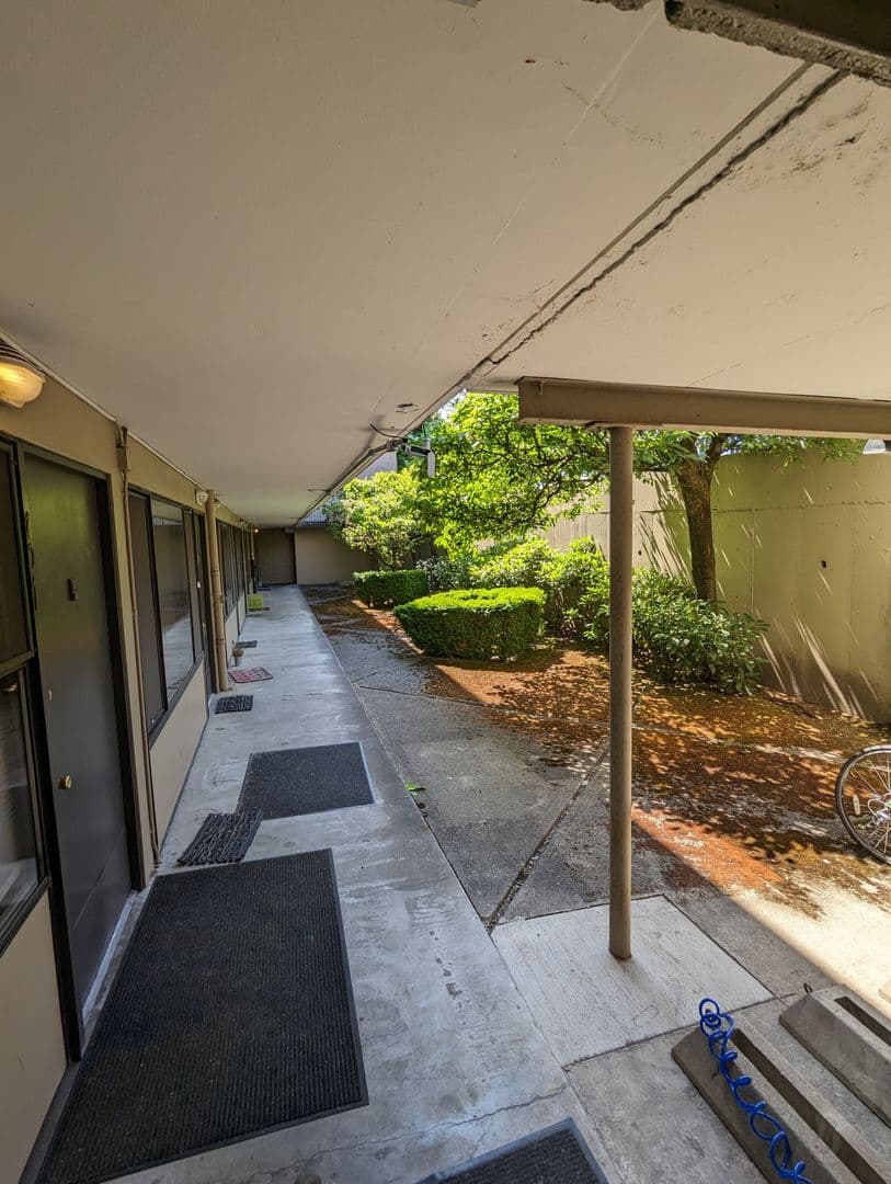 Seattle Apartment: 3240 Fuhrman Ave E
