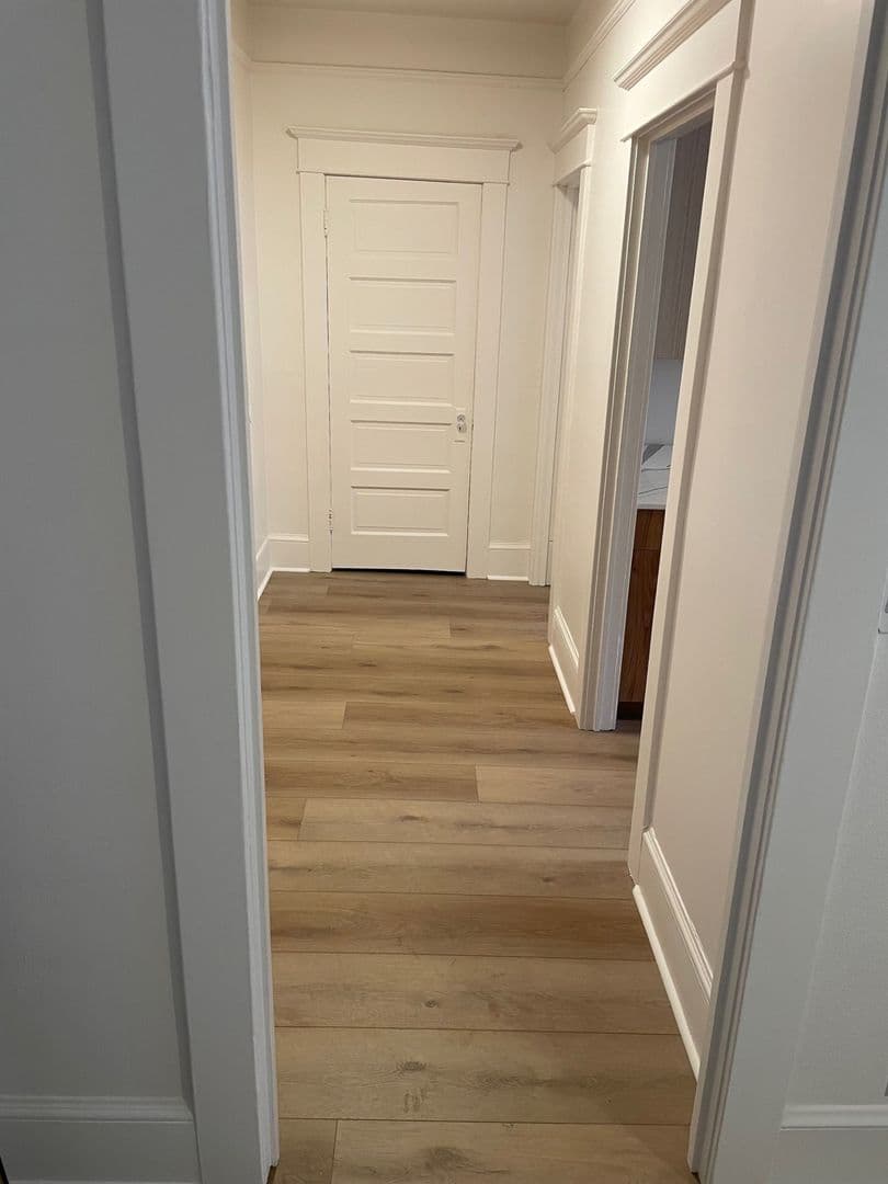 Seattle Apartment: 25 West Roy