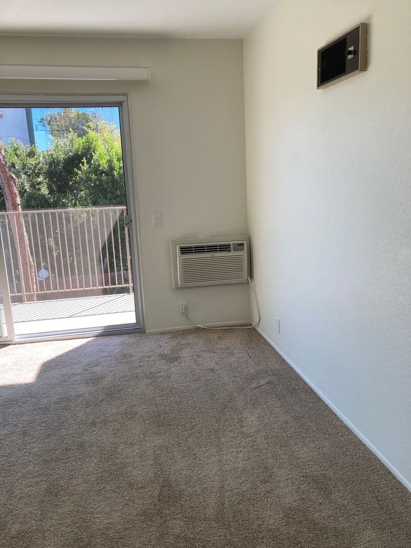 La Mesa Apartment: 5065 Thorne Dr.