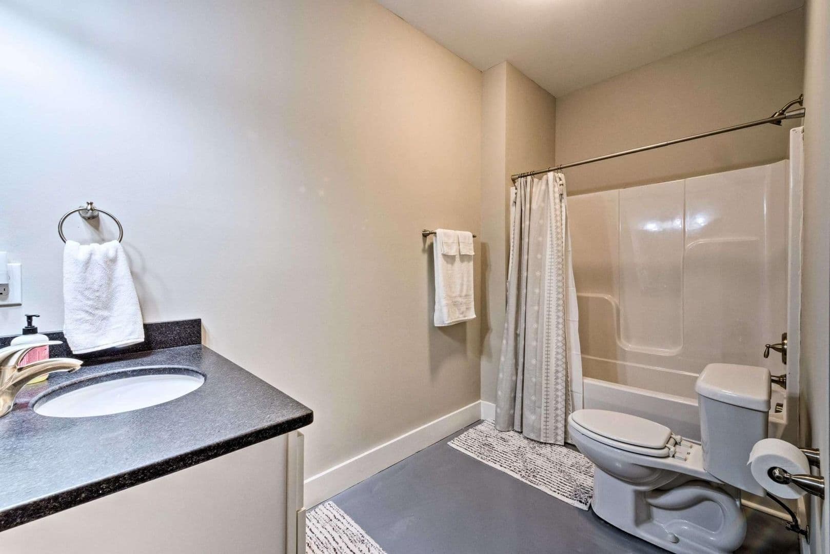 Bowling Green Apartment: 1117 GREENWOOD ALY