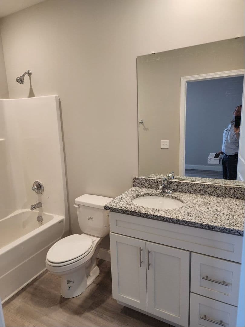 SMITHS GROVE Apartment: 2944 Chalybeate Rd