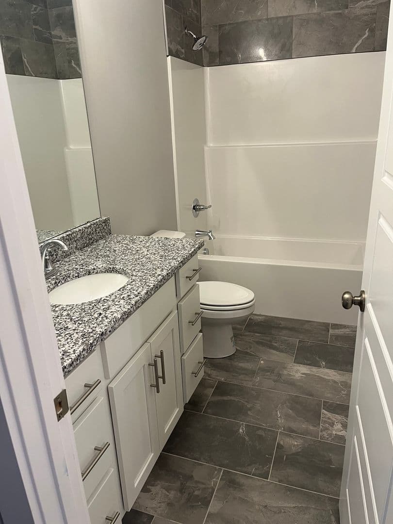 Bowling Green House: 2333 Trenton Lane