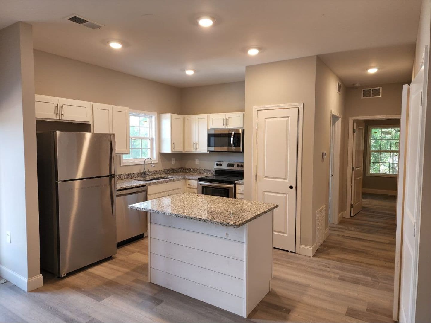 Bowling Green Apartment: 2244 Hickory St.