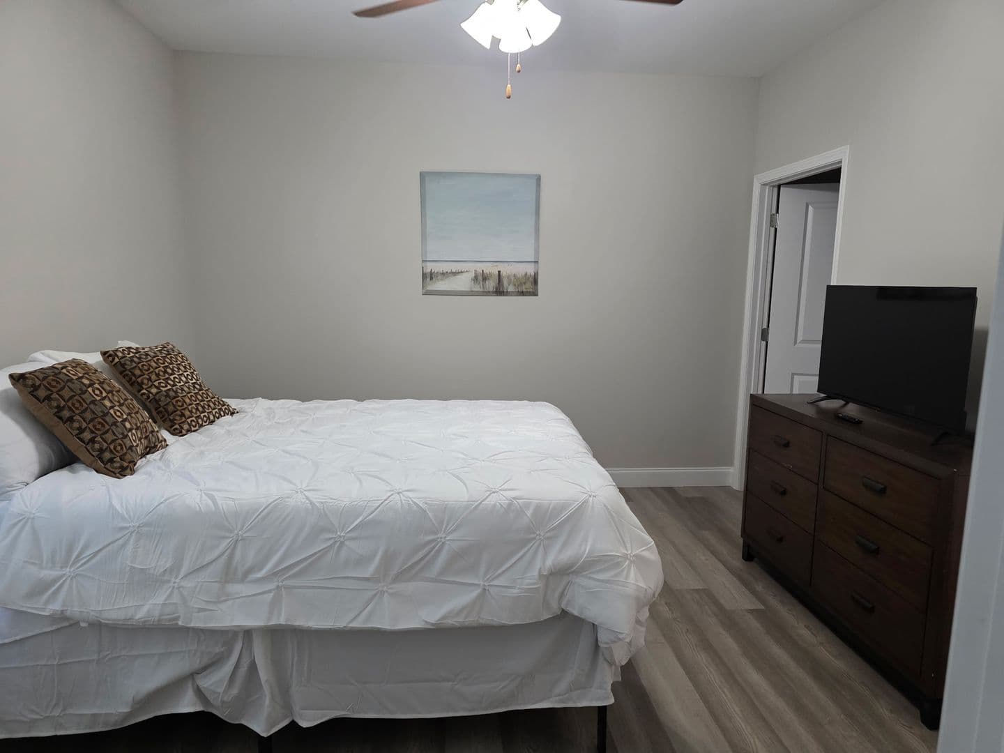 Bowling Green Apartment: 2236 Hickory St