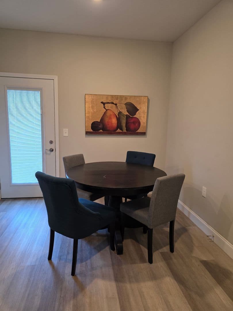 Bowling Green Apartment: 2212 Hickory Street