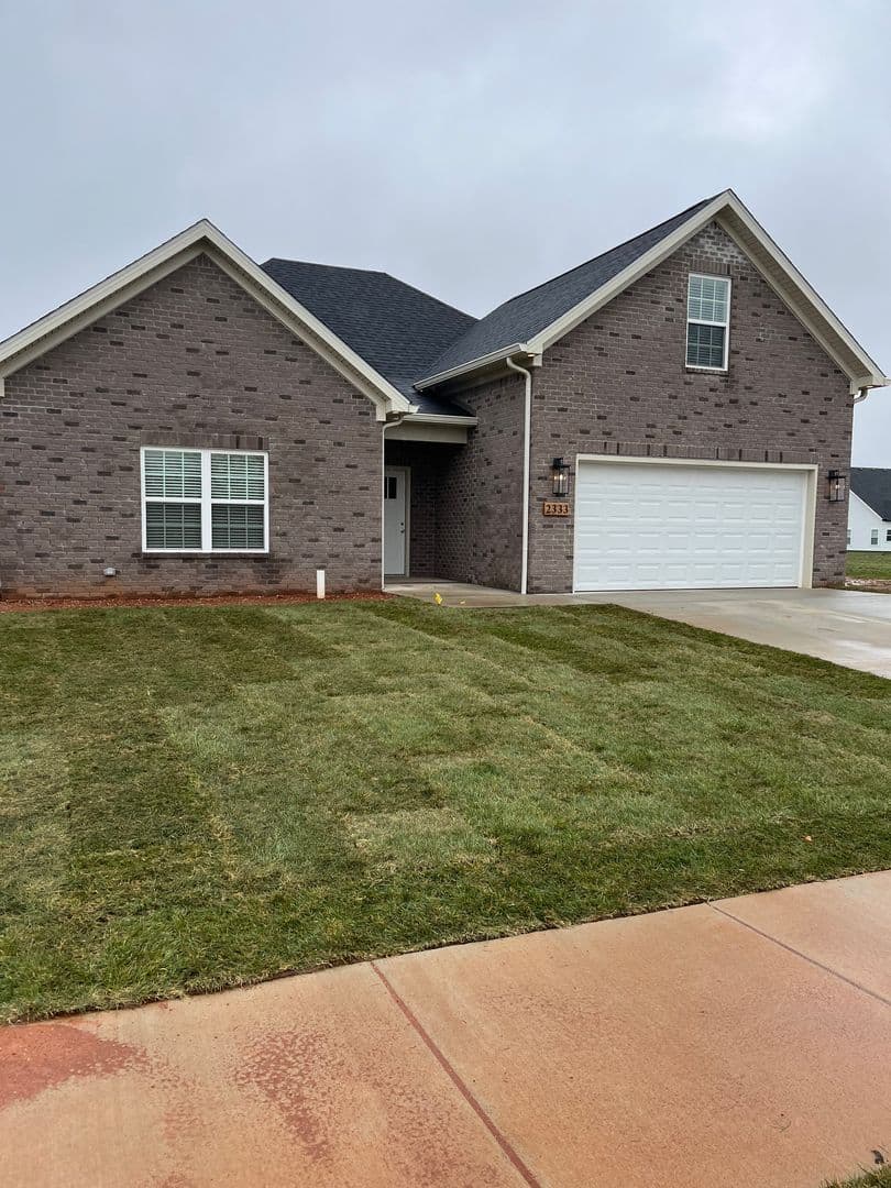 Bowling Green House: 2333 Trenton Lane