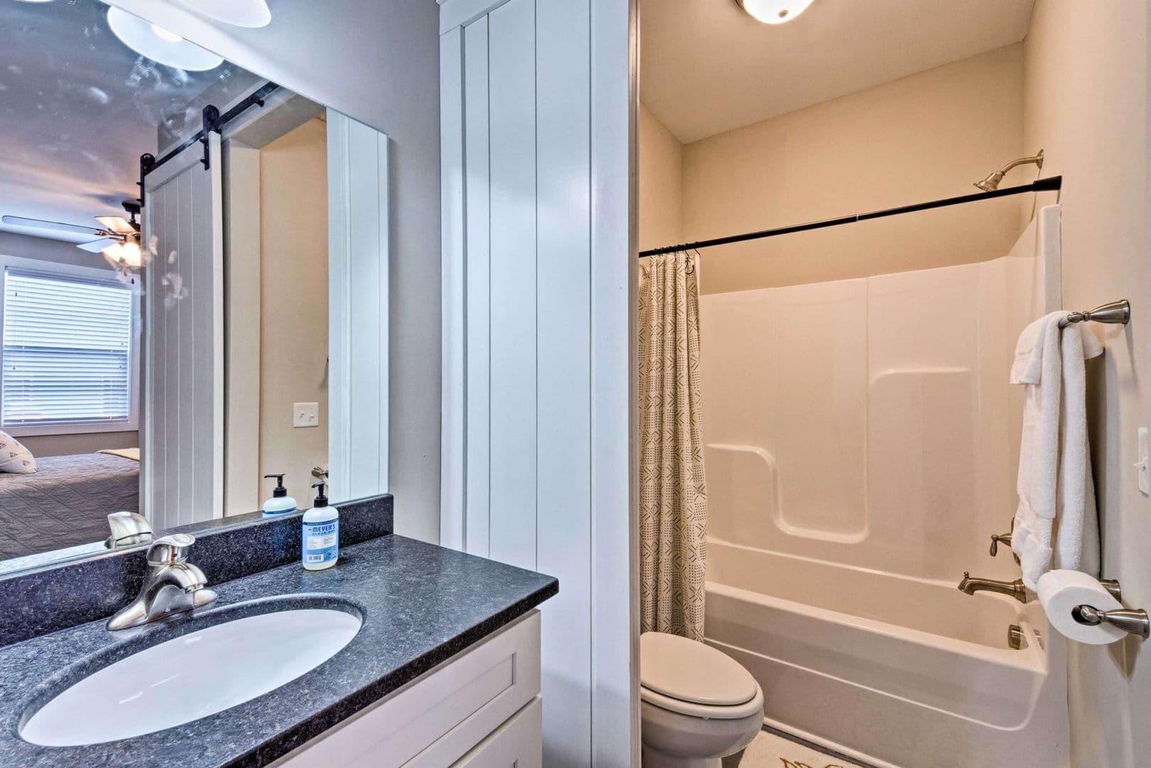 Bowling Green Apartment: 1117 GREENWOOD ALY