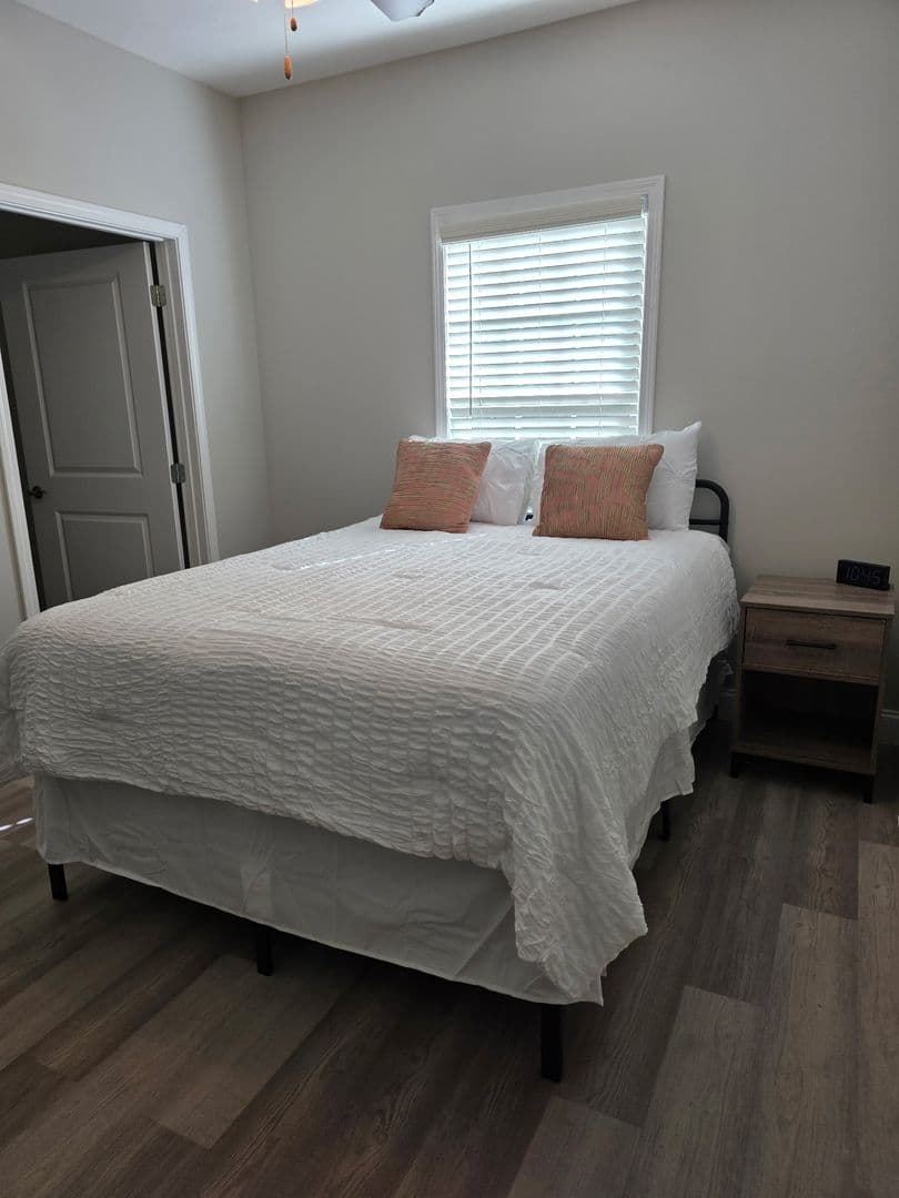 Bowling Green Apartment: 2212 Hickory Street