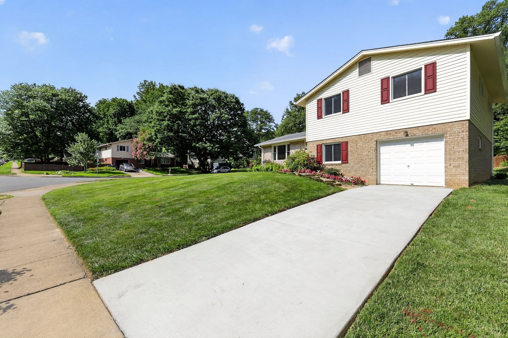 Fairfax House: 4898 Wheatstone Dr.
