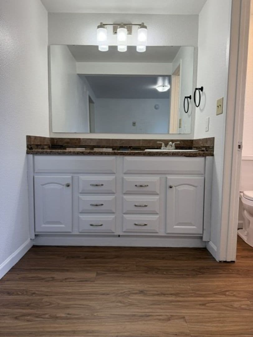 Seattle Apartment: 301 26th Ave S