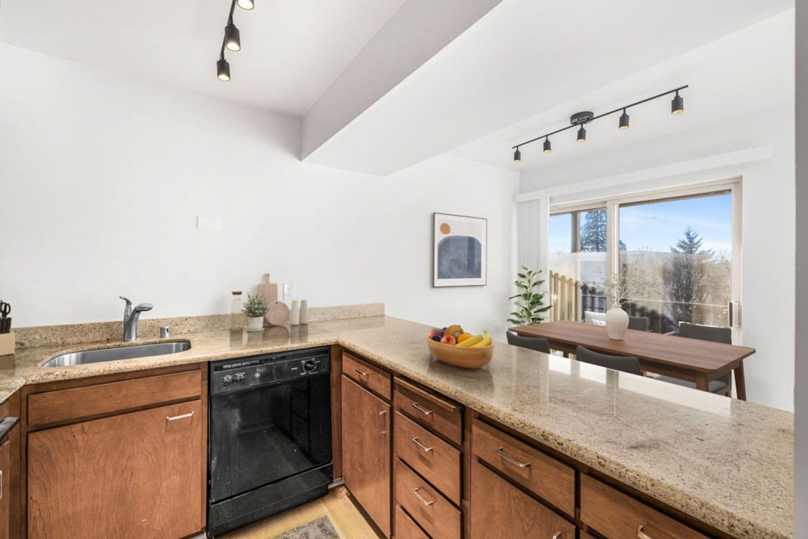 Seattle Apartment: 4517 Glenn Way SW