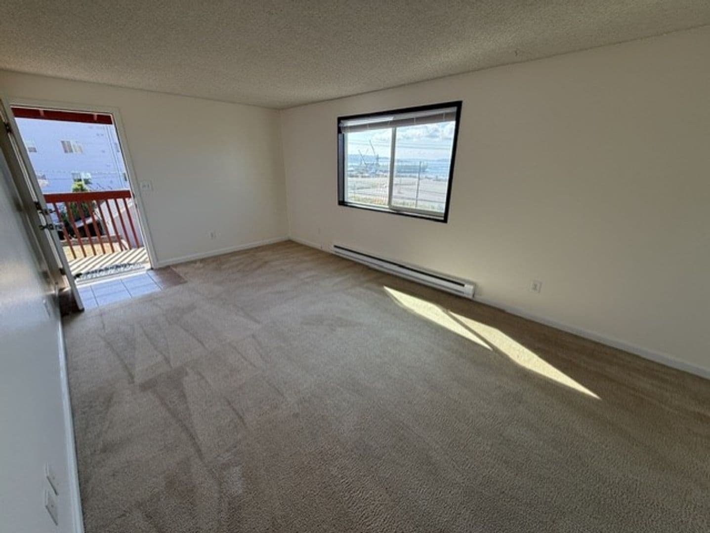 Everett Apartment: 2408 Grand AVE