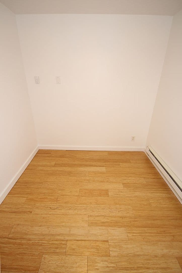 Seattle Apartment: 2401 NW 63rd ST