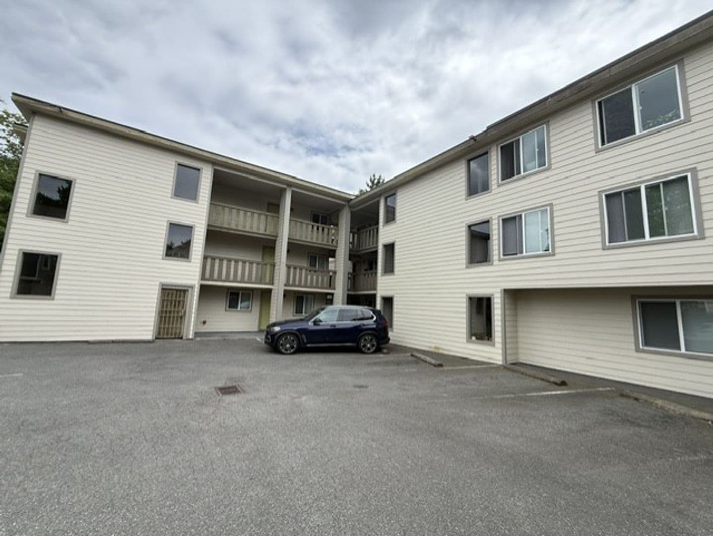 Seattle Apartment: 301 26th Ave S