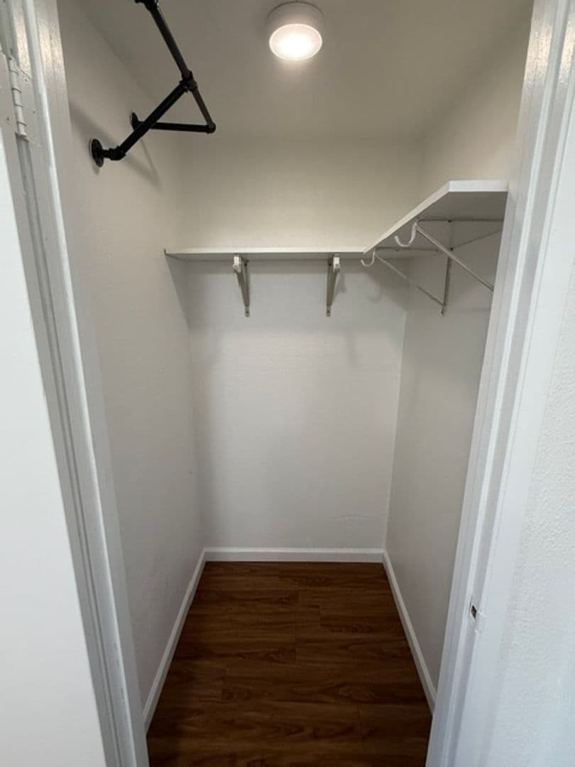 Seattle Apartment: 301 26th Ave S