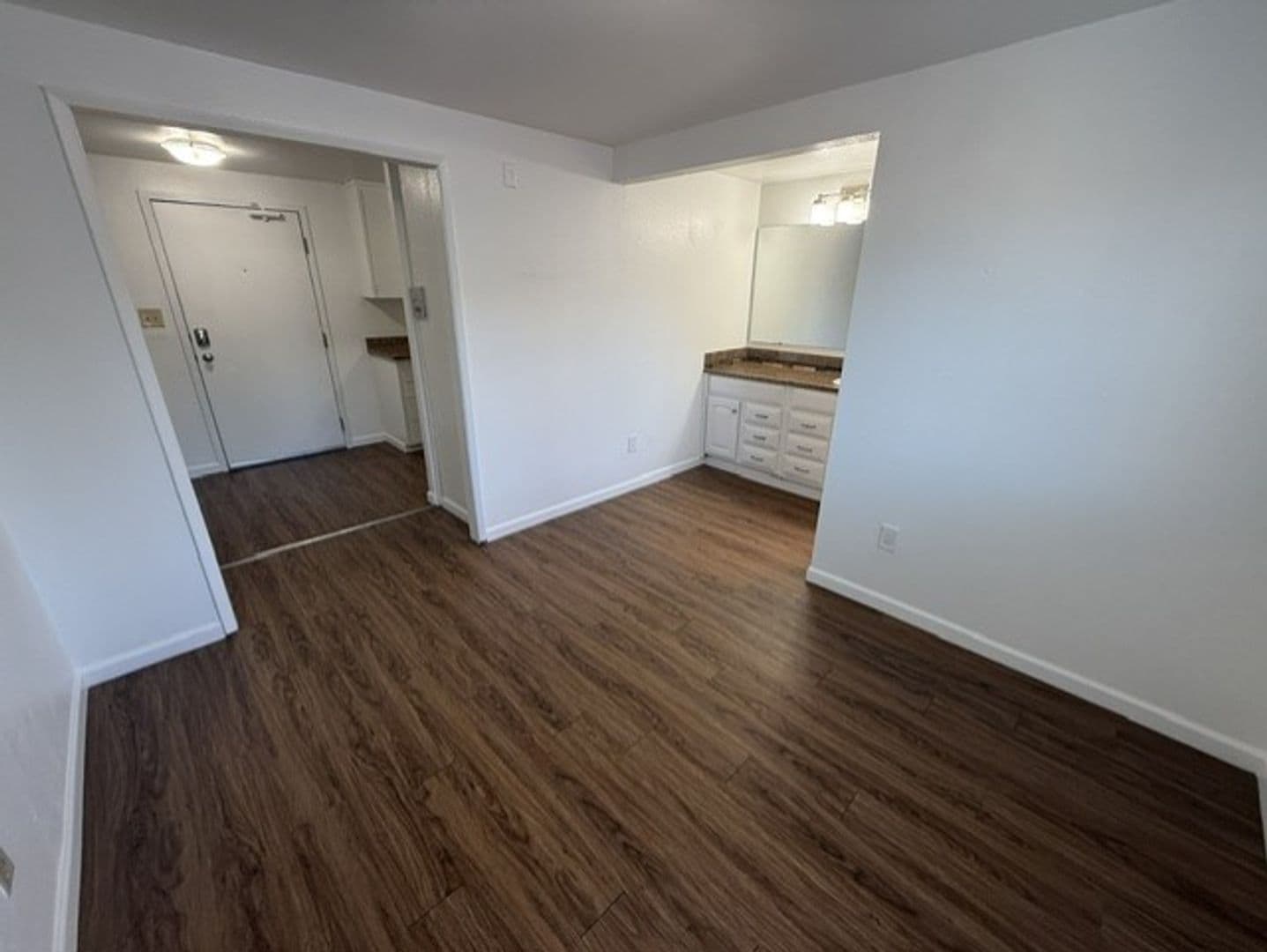 Seattle Apartment: 301 26th Ave S