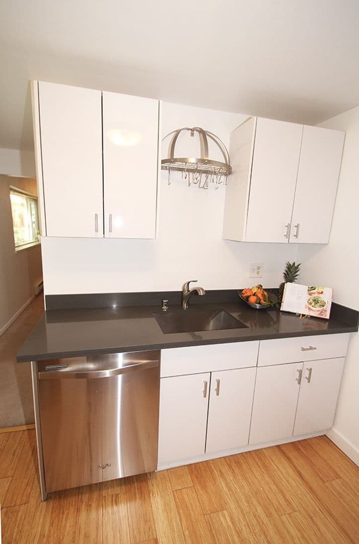 Seattle Apartment: 2401 NW 63rd ST