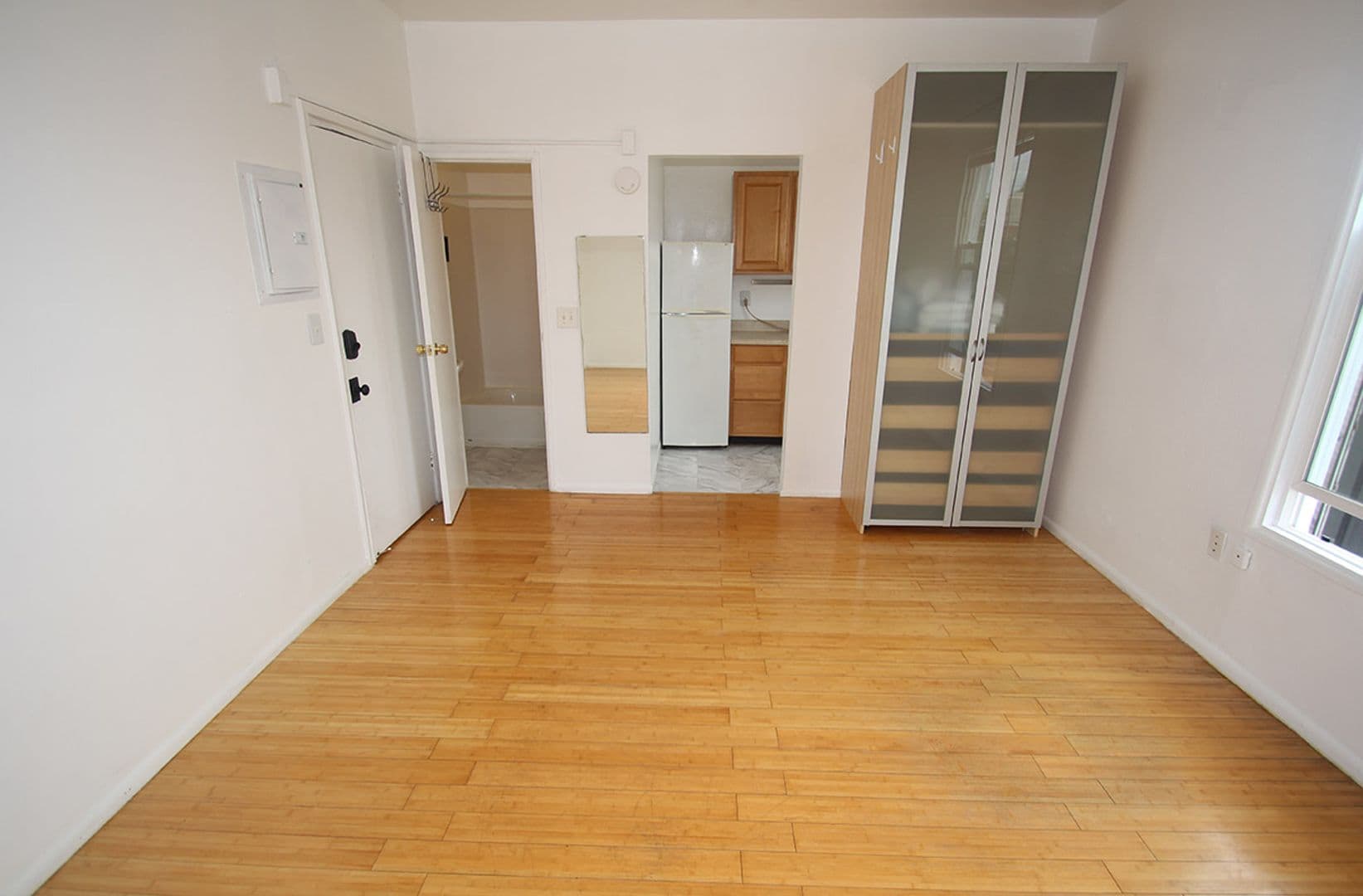 Seattle Apartment: 1414 S King St
