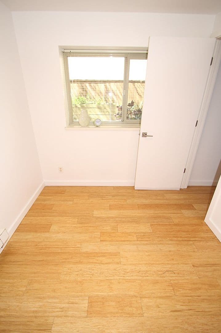 Seattle Apartment: 2401 NW 63rd ST
