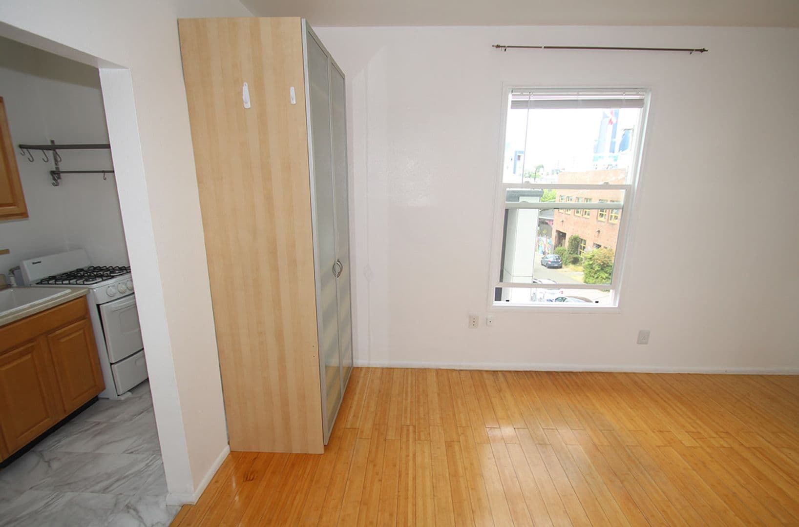 Seattle Apartment: 1414 S King St