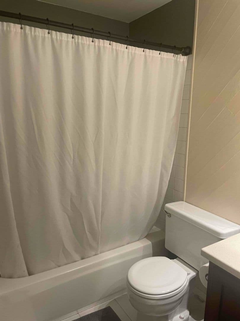 Kirkland House: 12642 NE 109th St