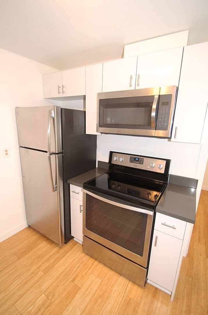 Seattle Apartment: 2401 NW 63rd ST