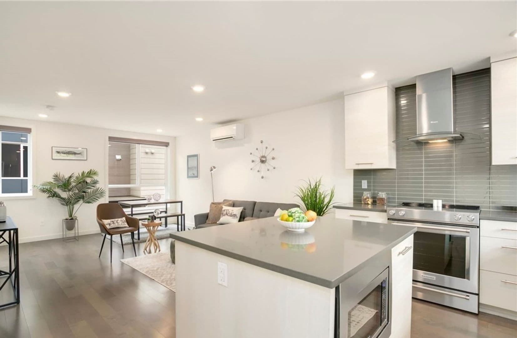 Seattle Townhome: 5917 Fauntleroy Way SW