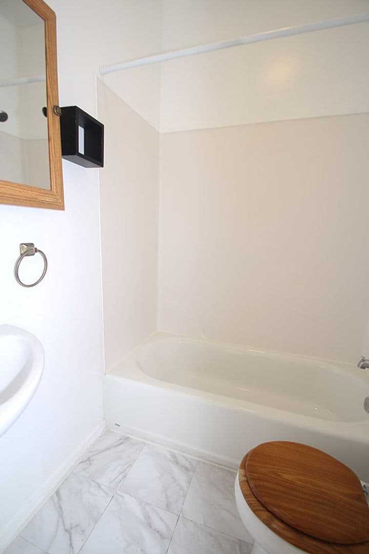 Seattle Apartment: 1414 S King St
